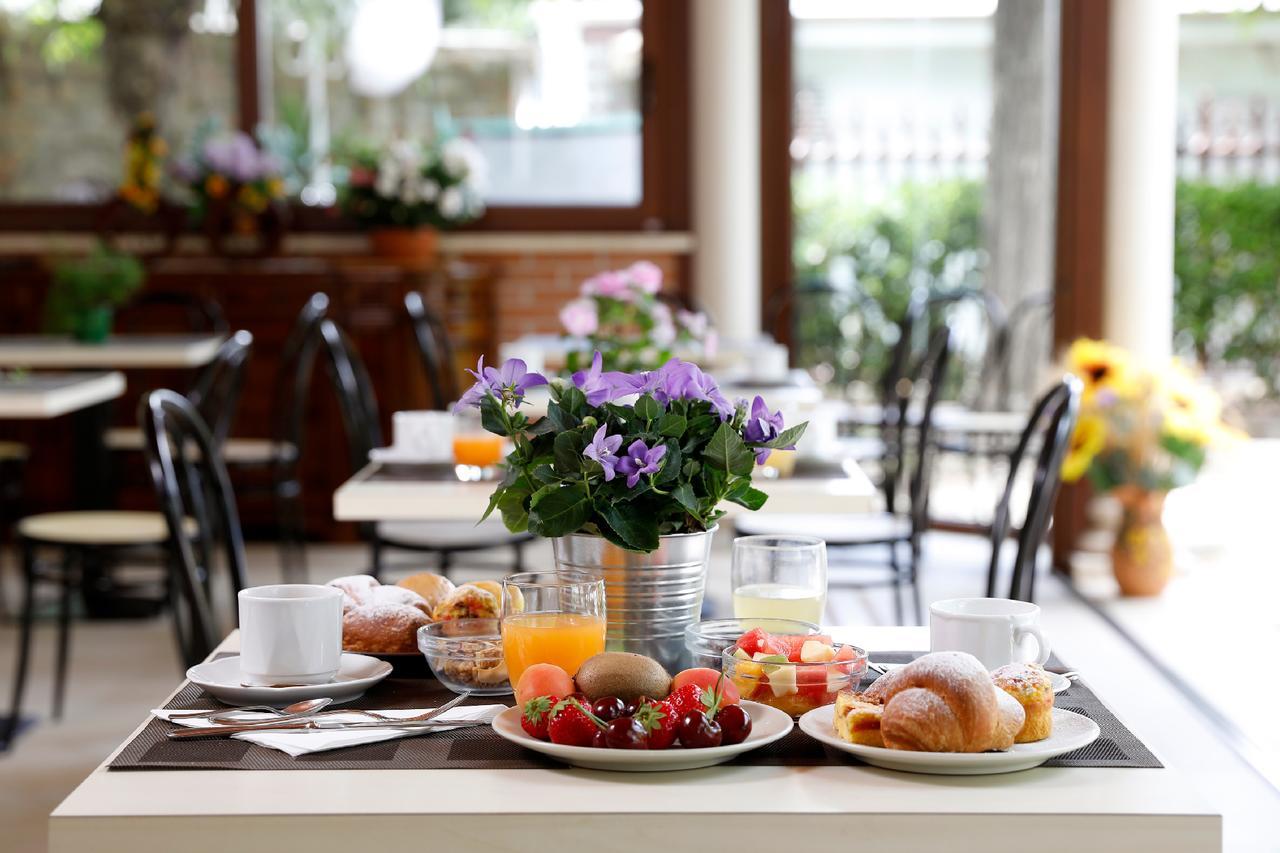 Hotel Villa Fulgida Cattolica Zewnętrze zdjęcie
